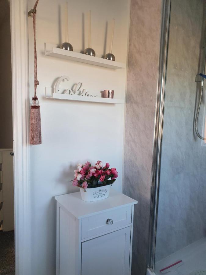 Home From Home Guest House Rochford Eksteriør billede